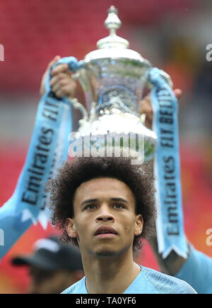 Londra, Regno Unito. 18 maggio 2019 Manchester City's Leroy sane durante la Emirates finale di FA Cup tra il Manchester City e il Watford al Wembley Stadium di Londra. 18 maggio 2019. Solo uso editoriale. Nessun uso non autorizzato di audio, video, dati, calendari, club/campionato loghi o 'live' servizi. Online in corrispondenza uso limitato a 120 immagini, nessun video emulazione. Nessun uso in scommesse, giochi o un singolo giocatore/club/league pubblicazioni. Credito: James Boardman / Alamy Live News Foto Stock