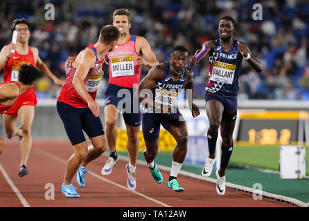 YOKOHAMA, Giappone - 12 Maggio: Thomas Jordier e Ludvy Vaillant della Francia in B finale del mens 4x400m durante il giorno 2 del 2019 mondiali IAAF Campionati di relè al Nissan Stadium di domenica 12 maggio 2019 a Yokohama, Giappone. (Foto di Roger Sedres per la IAAF) Foto Stock