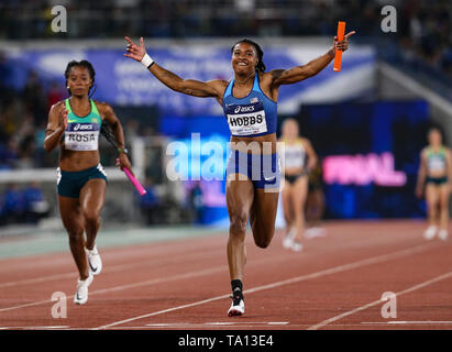 YOKOHAMA, Giappone - 12 Maggio: Aleia Hobbs delle ancore usa il suo team home in campo femminile 4x100m finale relè durante il giorno 2 del 2019 mondiali IAAF Campionati di relè al Nissan Stadium di domenica 12 maggio 2019 a Yokohama, Giappone. (Foto di Roger Sedres per la IAAF) Foto Stock