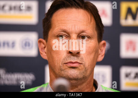 Head Coach Roger Schmidt di della Cina di Pechino Guoan F.C. partecipa a una conferenza stampa prima del sesto round del gruppo G il match contro il Giappone del Urawa Red Diamonds F.C. durante il 2019 AFC Champions League a Saitama, Giappone, 20 maggio 2019. Foto Stock