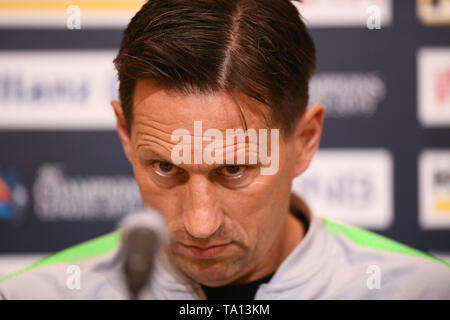 Head Coach Roger Schmidt di della Cina di Pechino Guoan F.C. partecipa a una conferenza stampa prima del sesto round del gruppo G il match contro il Giappone del Urawa Red Diamonds F.C. durante il 2019 AFC Champions League a Saitama, Giappone, 20 maggio 2019. Foto Stock