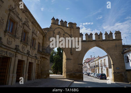 Jaén porta e Villalar arch. Il XVI secolo. Baeza, provincia di Jaén, in Andalusia, Spagna, Foto Stock