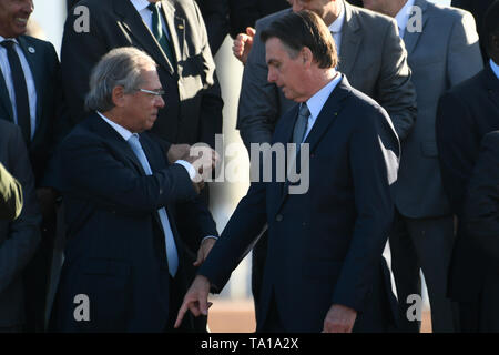 Brasilia, Brasile. 21 Maggio, 2019. - Jair Bolsonaro, Presidente della Repubblica, accompagnato da Paulo Guedes, ministro dell'Economia, su questo Martedì, 21 maggio, durante una cerimonia per alzare la bandiera tenutasi nel Palazzo dell'alba. Foto: Mateus Bonomi / AGIF Credito: AGIF/Alamy Live News Foto Stock