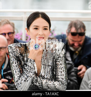 Cannes, Francia. 21 maggio 2019. Zhang Ziyi pone a un photocall per rendez vous con. Zhang Ziyi martedì 21 maggio 2019 presso la 72a edizione del Festival de Cannes, Palais des Festivals Cannes. Nella foto: . Foto di credito: Julie Edwards/Alamy Live News Foto Stock