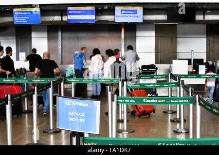 Di Guarulhos, Brasile. 21 Maggio, 2019. In movimento nella zona di imbarco, terminale 2, l'Aeroporto Internazionale di Guarulhos questo martedì (21). Credito: Roberto Casimiro/FotoArena/Alamy Live News Foto Stock