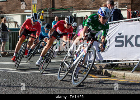 Birkenhead, Merseyside, Regno Unito. 21 Maggio, 2019. OVO energia serie Tour in bicicletta; la battaglia della metà pack Credito: Azione Sport Plus/Alamy Live News Foto Stock