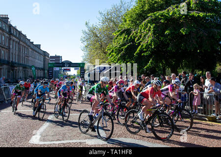 Birkenhead, Merseyside, Regno Unito. 21 Maggio, 2019. OVO energia serie Tour in bicicletta; la partenza della gara femminile Credito: Azione Sport Plus/Alamy Live News Foto Stock