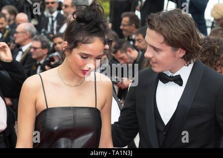 Cannes, Francia. 21 Maggio, 2019. Brooklyn Beckham (l) e Hana Cross partecipare alla premiere di " una volta in Hollywood' durante la 72a Cannes Film Festival presso il Palais des Festivals a Cannes, Francia, il 21 maggio 2019. | Utilizzo di credito in tutto il mondo: dpa/Alamy Live News Foto Stock