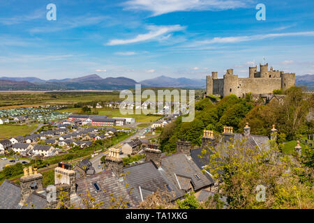 Harlech Gwynedd in Galles Il 13 maggio 2019 l'imponente castello del XIII secolo di Harlech Foto Stock