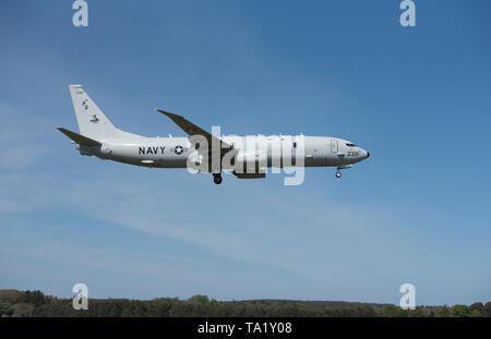 Americal P8 Posiden Maritime Patrol Aiircraft sull approccio per la sua futura casa di base a RAF Lossiemouth sul nord-est costa scozzese Foto Stock