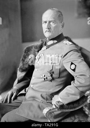 Franz Ritter von Epp (1868-1946), Governatore del Reich in Baviera, nell'uniforme di un tenente generale del Reichswehr. Foto: Franz Grainer. Foto Stock