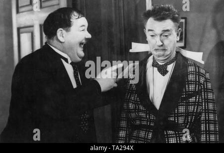 Stan Laurel e Oliver Hardy in 'A Chump at Oxford", diretto da Alfred J. Goulding, USA 1940. Foto Stock