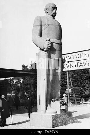 Memoriale al Cancelliere tedesco Fuerst Otto von Bismarck a Monaco di Baviera ha creato dallo scultore Adolf von Hildebrand. Foto Stock