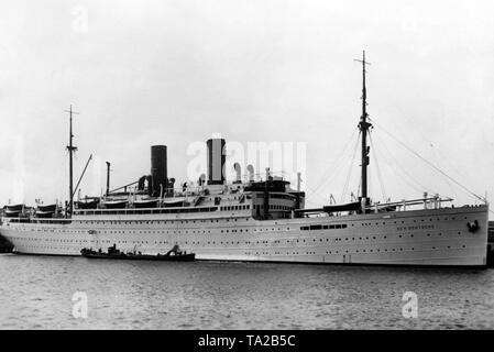 Dopo il naufragio della nave KdF 'Dresden', il suo sostituto, la 'Sierra Cordoba' della Norddeutscher Lloyd (Nord tedesco Lloyd), è stata ribattezzata 'Der Deutsche' a Bremerhaven. Qui, il 'Der Deutsche' in mare con 900 vacanzieri a bordo. Foto Stock