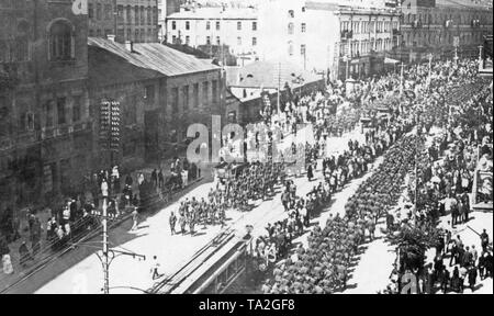 Durante la guerra Russian-Polish, le truppe polacche immettere Kyiv il 7 maggio 1920. Foto Stock