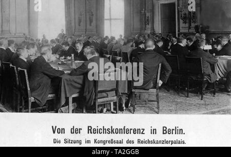 Riunione dei lavoratori e consigli di soldati presso l'Imperial conferenza nella sala congressi di Berlino Reichskanzlerpalais. Foto Stock