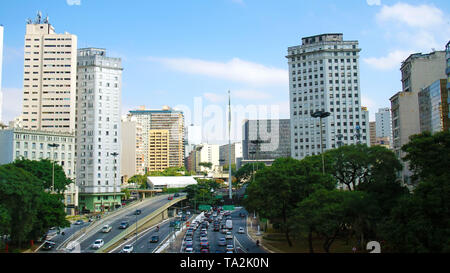 SAO PAULO, Brasile - 9 Maggio 2019: Prestes Maia Avenue e il paesaggio urbano in Sao Paulo, Brasile Foto Stock