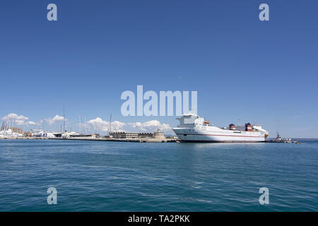 PALMA DI MALLORCA, Spagna - 20 Maggio 2019: porto di Palma tour in barca viste in una giornata di sole il 20 maggio 2019 in Palma di Mallorca, Spagna. Foto Stock