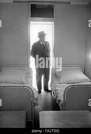 Vacanzieri di forza attraverso la gioia (Kraft durch Freude) erano circa per trascorrere le loro vacanze sull'isola di Ruegen in camere doppie come quello nella foto. Tuttavia questa guerra ha terminato il lavoro sul Anla. Foto Stock