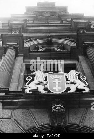 Stemma della città libera di Danzica presso il Palazzo del Senato. Foto Stock