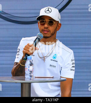 Monte Carlo, Monaco - 26 Maggio 2017: British racing driver Lewis Hamilton, 5 volta la Formula Uno campione del mondo al Gran Premio di F1 di Monaco gara Fan event Foto Stock