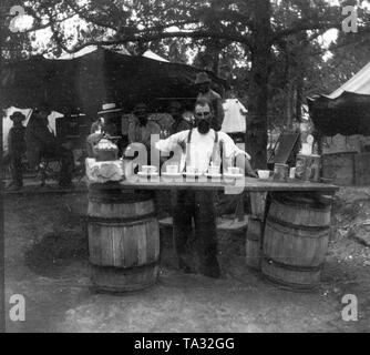 Captive Boers dal Sud Africa, nei campi di concentramento 1899-1902: Boers in un centro di detenzione alle Bermuda - caffè cucina. Foto Stock