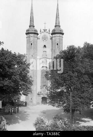 Questa è una fotografia della Cattedrale di Oliwa in Gdansk. È dedicata alla Santissima Trinità, la Beata Vergine Maria e di San Bernardo. La basilica a tre navate è stata costruita alla fine del XII secolo dai monaci cistercensi e faceva parte di un monastero. Nel 1925, con la creazione di una diocesi da Papa Paolo VI, la chiesa è stata innalzata alla dignità di cattedrale. Foto Stock