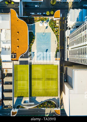 Riprese aeree del tetto a basket e tennis nel CBD di Perth, Australia Foto Stock