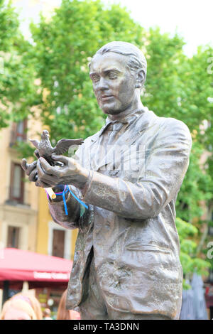 Statua del poeta spagnolo e drammaturgo Federico García Lorca presso la Plaza de Santa Ana di Madrid in Spagna. Foto Stock