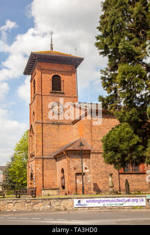 La chiesa di San Giovanni Battista in Nord Shropshire village di Whittington England Regno Unito Foto Stock