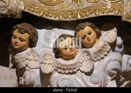 Angelots. Détail de la Vierge de La Naval de Manille. Crypte. Basilica di Nostra Signora di Fourvière. Lione. / Putti. Foto Stock