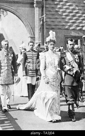 Lo Zar Nicola II di Russia con la moglie Alexandra Feodorovna . Foto non datata da circa 1910. Foto Stock