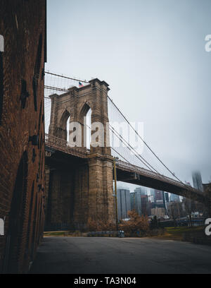 Il Ponte di Brooklyn da Dumbo Foto Stock