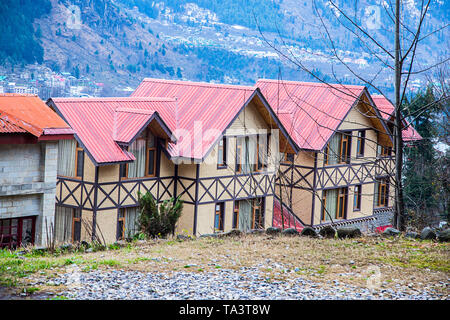 MANALI , HIMACHAL PRADSH, INDIA, Gennaio 21, 2019 : Hotel vicino a Mall road, manali - Immagine Foto Stock