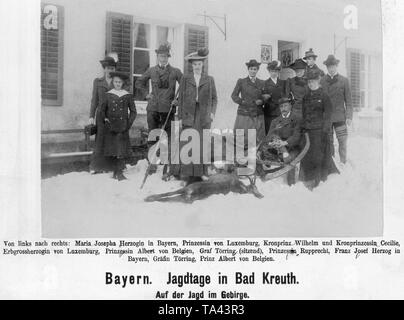Da sinistra a destra: Maria Josepha Duchessa di Baviera, Maria-Adelheid Principessa di Lussemburgo, principe ereditario Wilhelm di Prussia, Crown Princess Cecilie di Mecklenburg, Grand-Duchess Maria Anna di Lussemburgo, la Principessa Elisabetta del Belgio, Hans Veit Graf Toerring (seduto), principessa Marie Gabriele di Baviera, duca Franz Joseph in Baviera, Sophie Adelheid Contessa Toerring, Prince Albert del Belgio. Foto Stock