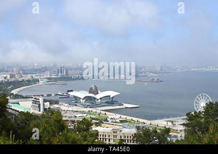 La capitale della moderna Azerbaigian, situato sulle rive del Mar Caspio, la città di Baku Foto Stock