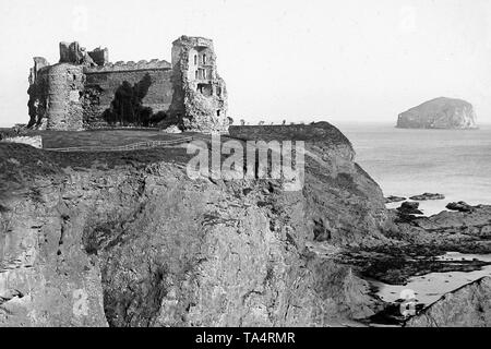 Il castello di Tantallon e Bass Rock, Scozia Foto Stock