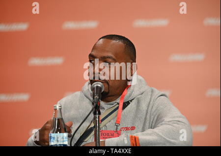 Toronto , Canada - 21 maggio 2019; David Rogier, co-fondatore e CEO, masterclass, sinistra e Timbaland, produttore e artista, Mosley Music Group, sul Q&A ST Foto Stock