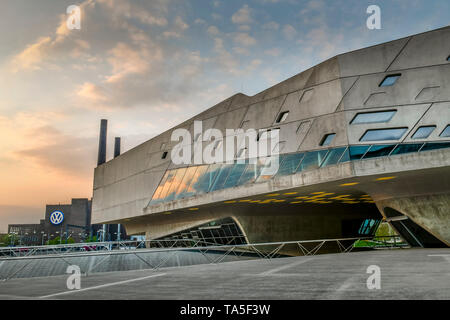 Museo della Scienza di Phaeno, VW power station, Wolfsburg, Bassa Sassonia, Germania, Wissenschaftsmuseum Phaeno, VW-Kraftwerk, Niedersachsen, Deutschland Foto Stock