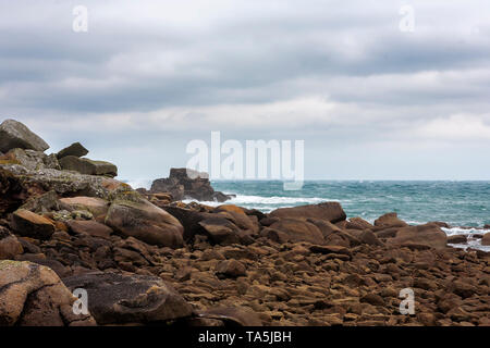 Porth Hellick punto a bassa marea e in un forte vento onshore, St. Mary's, isole Scilly, REGNO UNITO Foto Stock