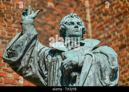 Statua di Martin Luther, mercato chiesa di Saint Georgii et Jacobi, Hanns Lilje posto, Hannover, Bassa Sassonia, Germania, Marktkirche San Georgii et Jacobi, Ha Foto Stock