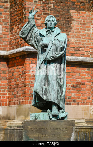 Statua di Martin Luther, mercato chiesa di Saint Georgii et Jacobi, Hanns Lilje posto, Hannover, Bassa Sassonia, Germania, Marktkirche San Georgii et Jacobi, Ha Foto Stock