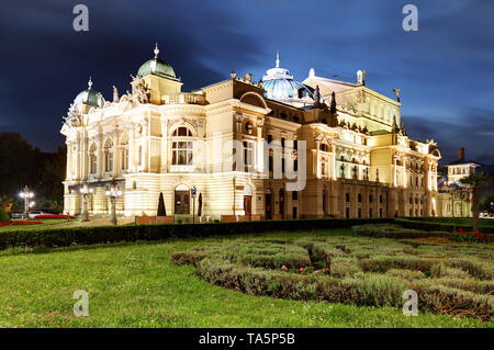 Juliusz Slowacki Theatre di notte a Cracovia, in Polonia, in stile eclettico architettura del XIX secolo. Foto Stock