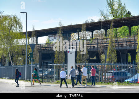 Siemensbahn, chiusa stazione ferroviaria Werner lavoro, Siemensstadt, Spandau, Berlino, Germania, stillgelegter Bahnhof Wernerwerk, Deutschland Foto Stock