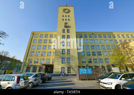 Torre di Guardia, Il Carossa alloggio, ex dispositivo aviazione lavoro campo gancio LGW, Streitstrasse, campo a gancio, Spandau, Berlino, Germania, Uhrenturm, Caross Foto Stock