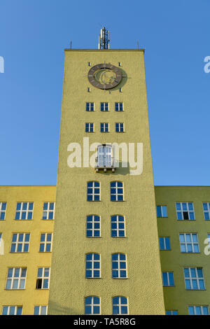 Torre di Guardia, Il Carossa alloggio, ex dispositivo aviazione lavoro campo gancio LGW, Streitstrasse, campo a gancio, Spandau, Berlino, Germania, Uhrenturm, Caross Foto Stock