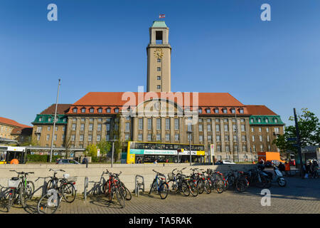 Municipio Spandau, Carl grembiule street, Spandau, Berlino, Germania, Rathaus Spandau, Carl-Schurz-Straße, Deutschland Foto Stock