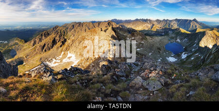 Beutiful Tatras nature summer landcape with mountain and lake Foto Stock