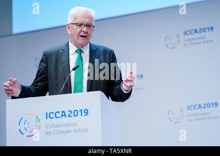 Heidelberg, Germania. 22 Maggio, 2019. Winfried Kretschmann (Bündnis90/Grüne), il Ministro Presidente del Land Baden-Württemberg, parla di apertura della International Conferenza sui cambiamenti climatici ICCA2019. Circa 700 locali, regionali e nazionali di decisori ed esperti da tutto il mondo discutono gli obiettivi del clima di Parigi accordo. Credito: Uwe Anspach/dpa/Alamy Live News Foto Stock