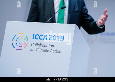 Heidelberg, Germania. 22 Maggio, 2019. Winfried Kretschmann (Bündnis90/Grüne), il Ministro Presidente del Land Baden-Württemberg, parla di apertura della International Conferenza sui cambiamenti climatici ICCA2019. Circa 700 locali, regionali e nazionali di decisori ed esperti da tutto il mondo discutono gli obiettivi del clima di Parigi accordo. Credito: Uwe Anspach/dpa/Alamy Live News Foto Stock